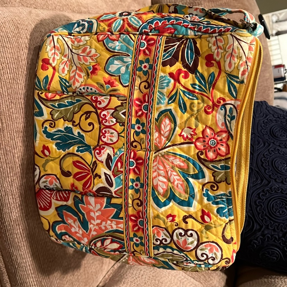 Vera Bradley medium size adjustable crossbody purse